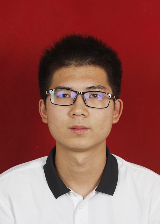 李教员 照片