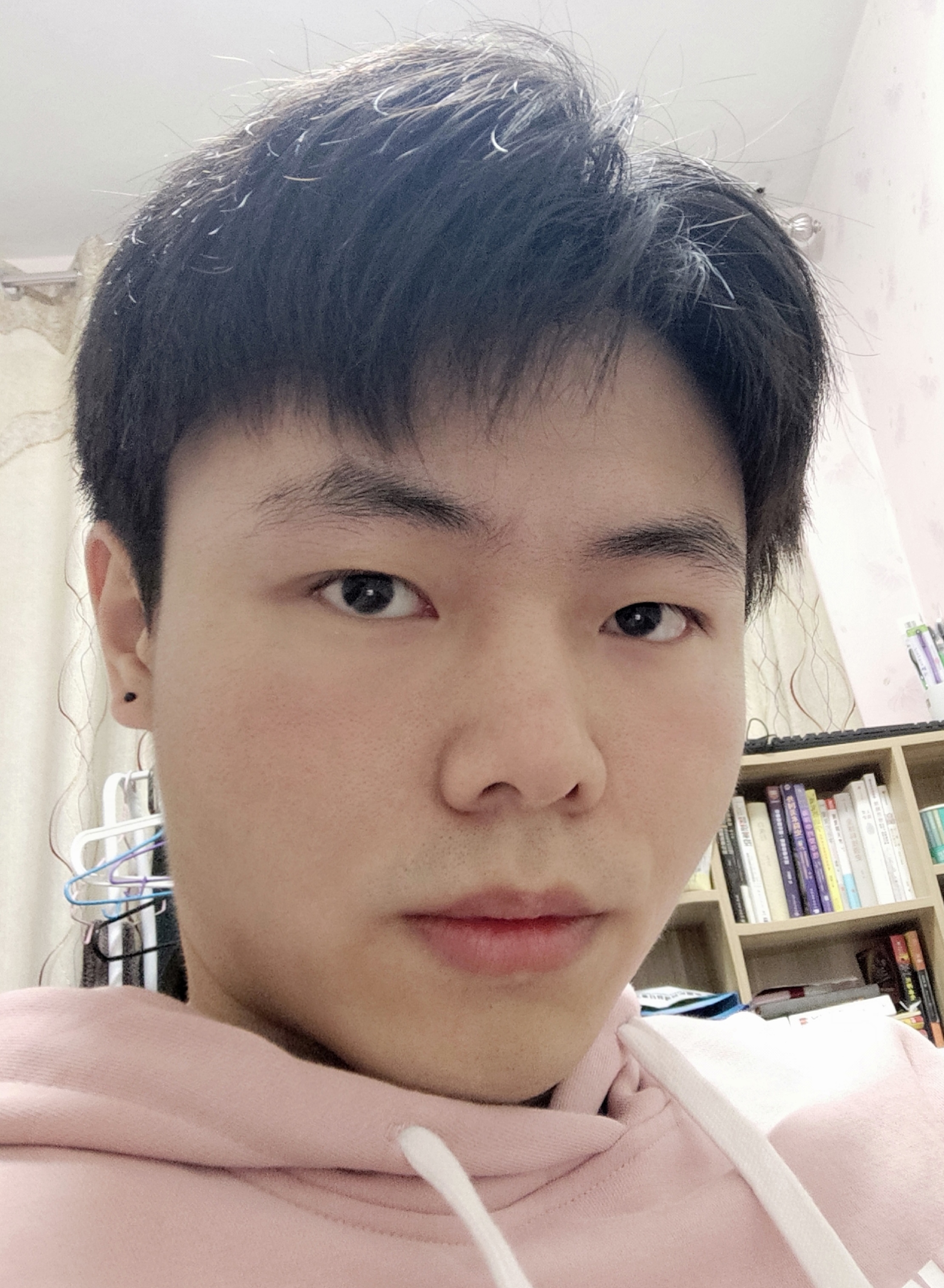 何教员 照片