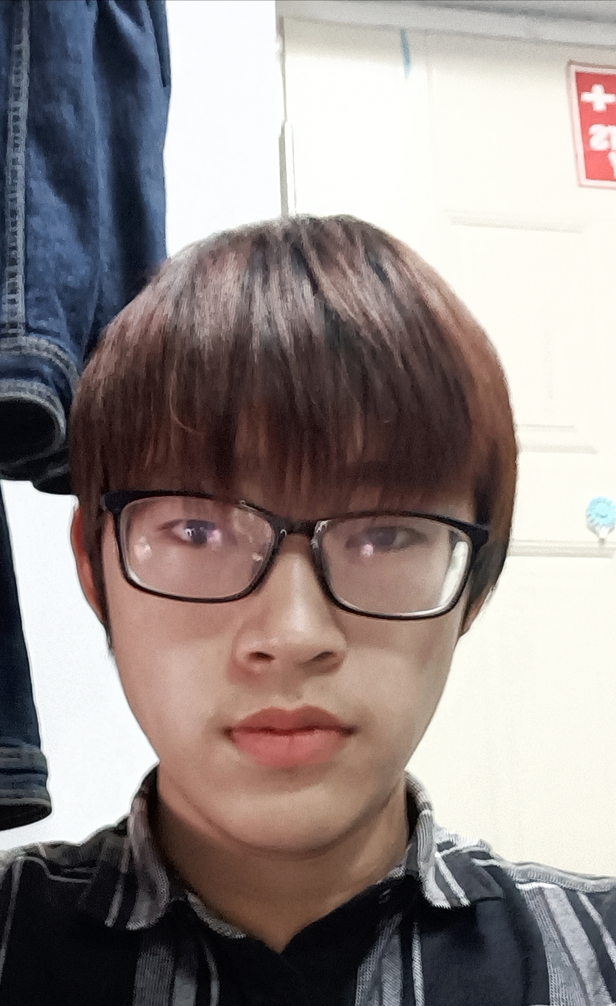 刘教员 照片