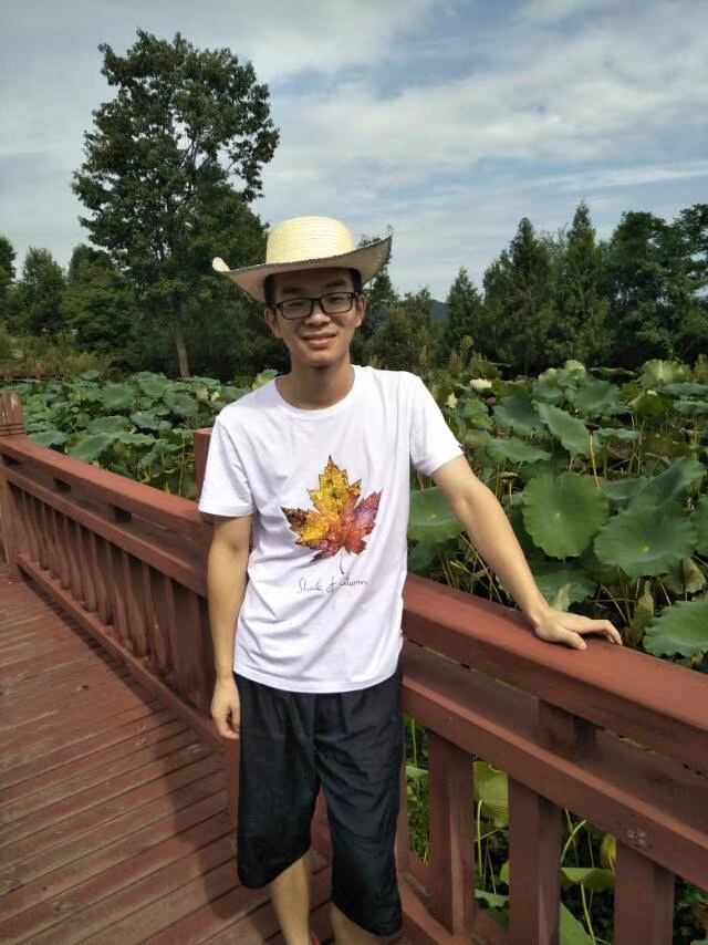 李教员 照片