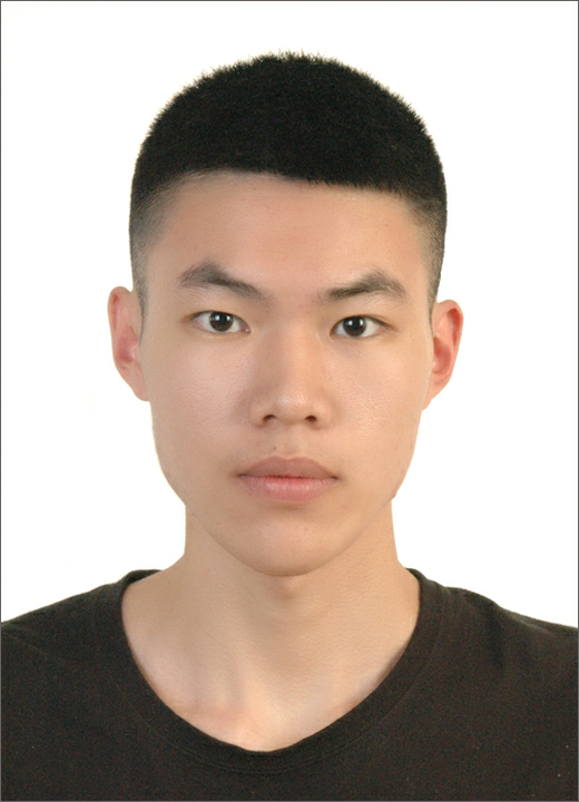 何教员 照片