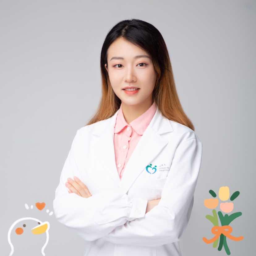 何教员 照片