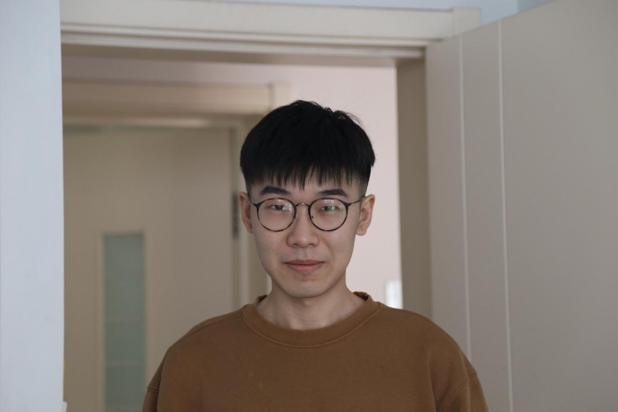 李教员 照片