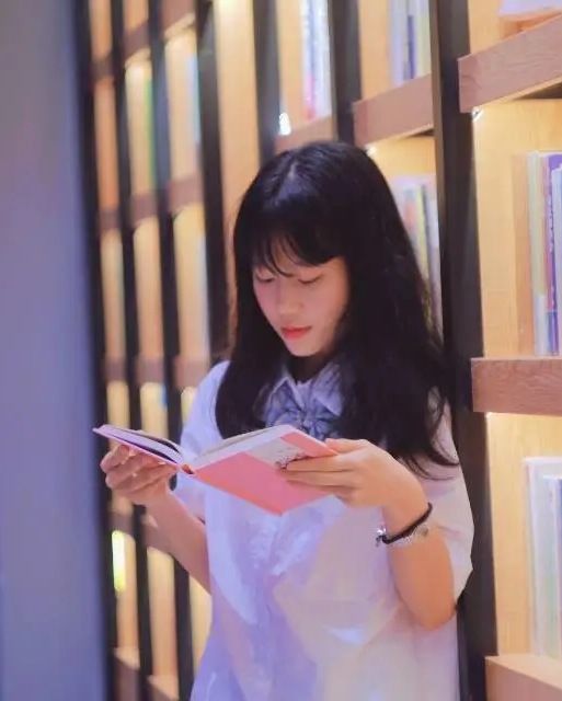 覃教员 照片