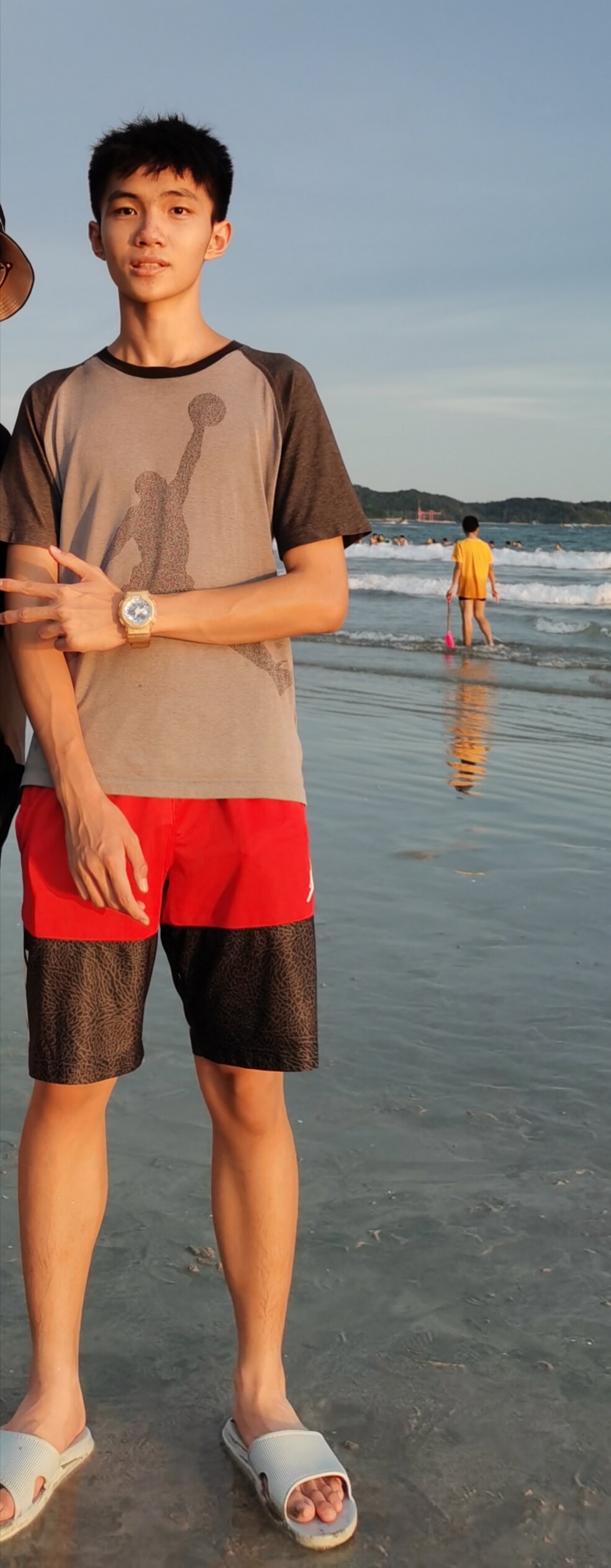 何教员 照片