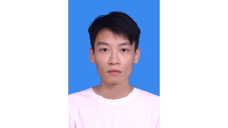梁教员 照片