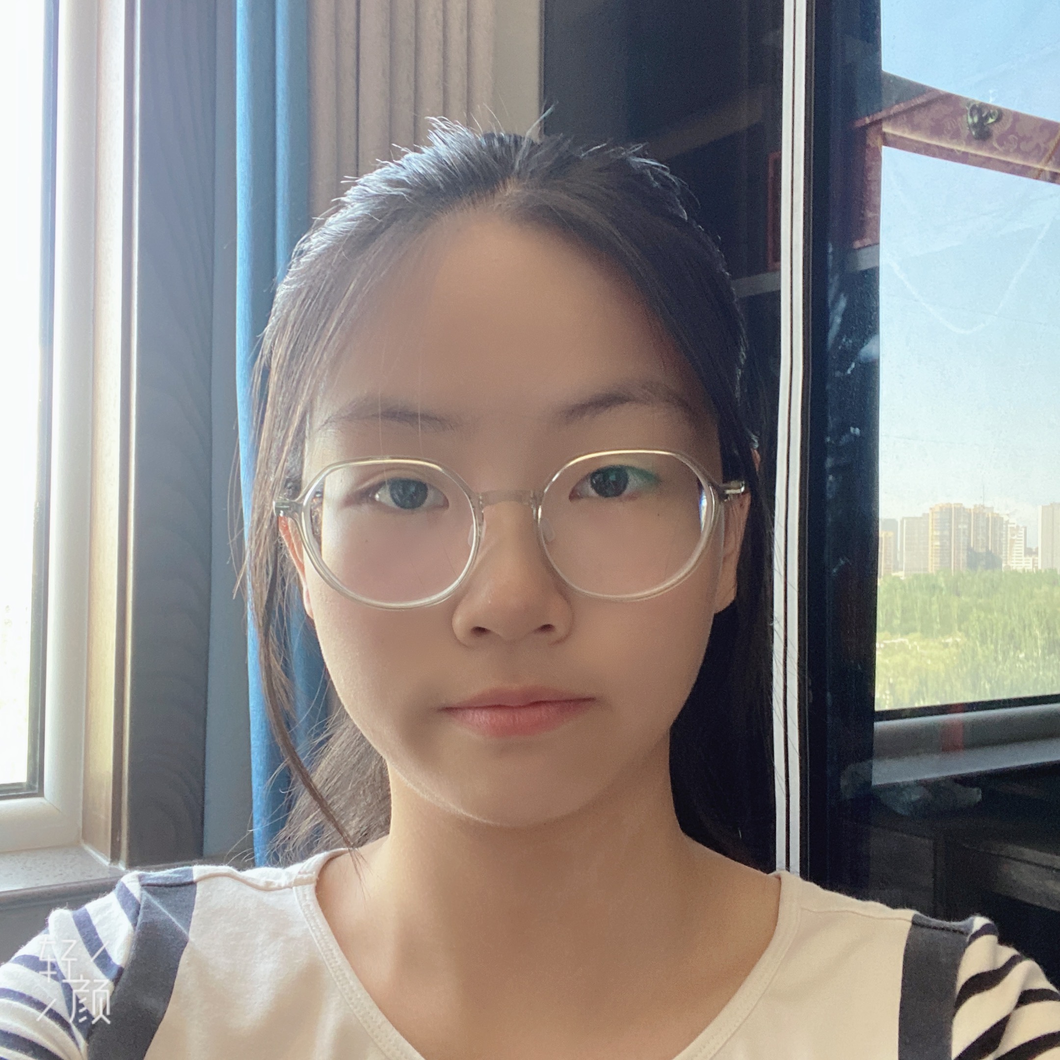 凌教员 照片