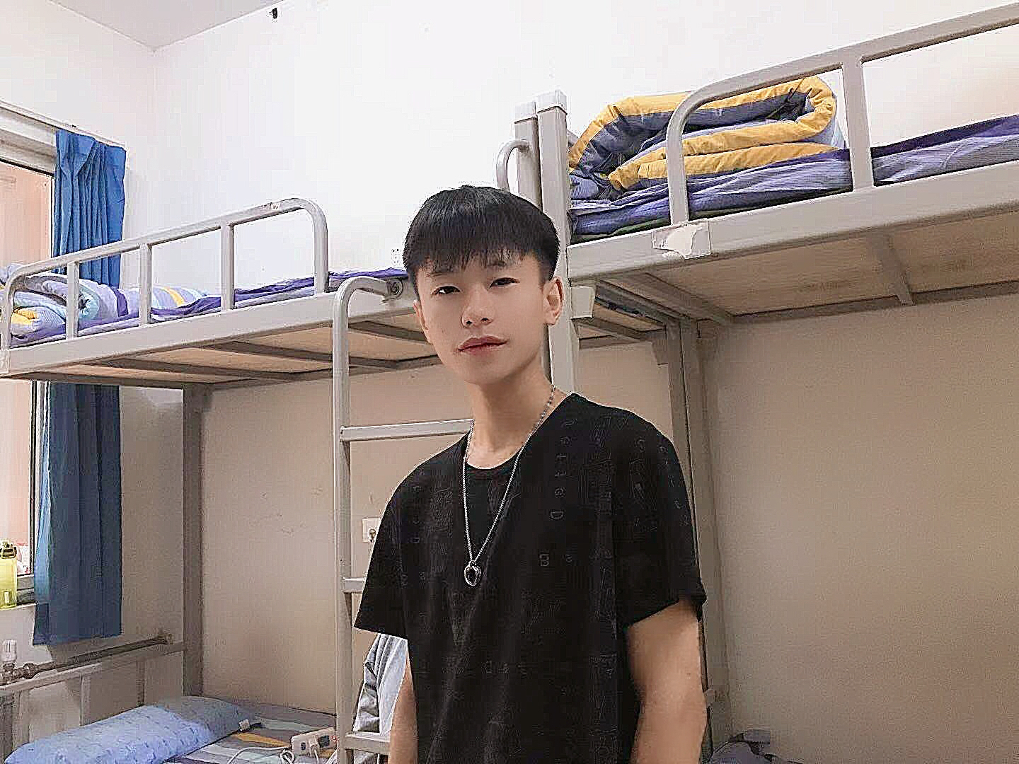 戴教员 照片