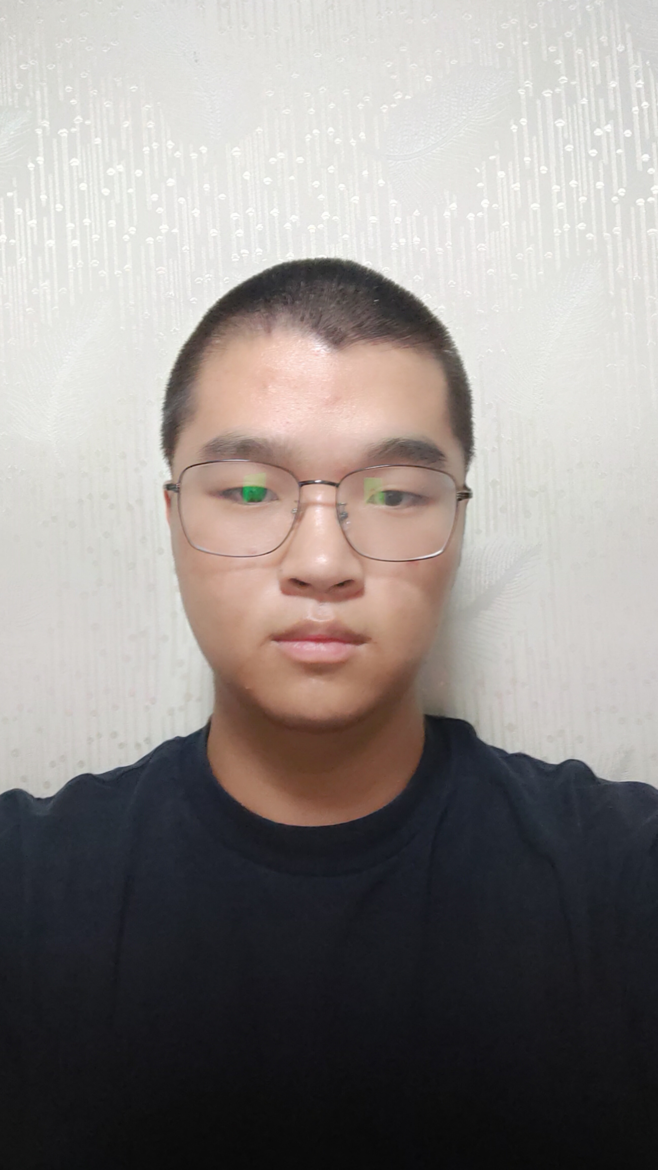 吕教员 照片