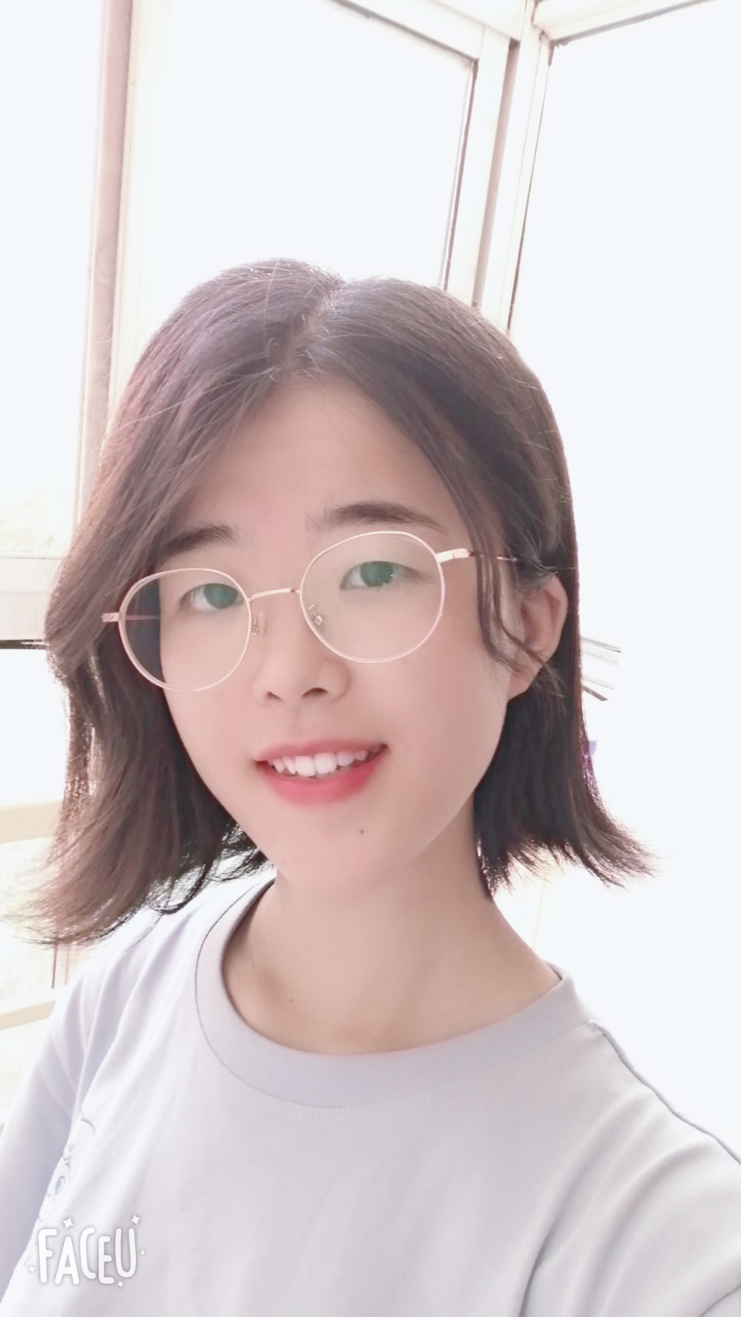 严教员 照片