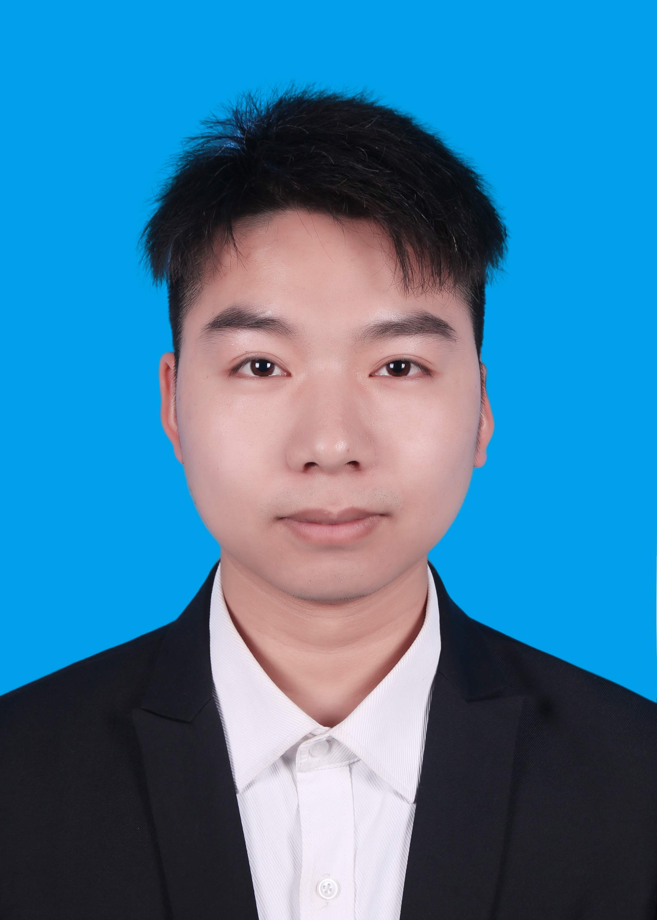 余教员 照片