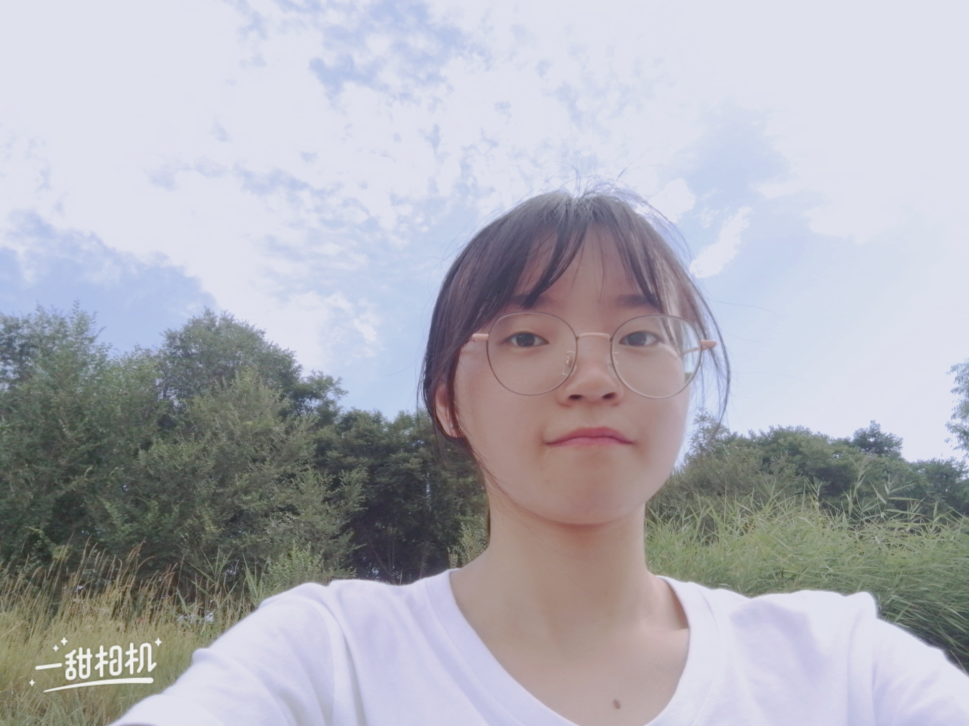 何教员 照片