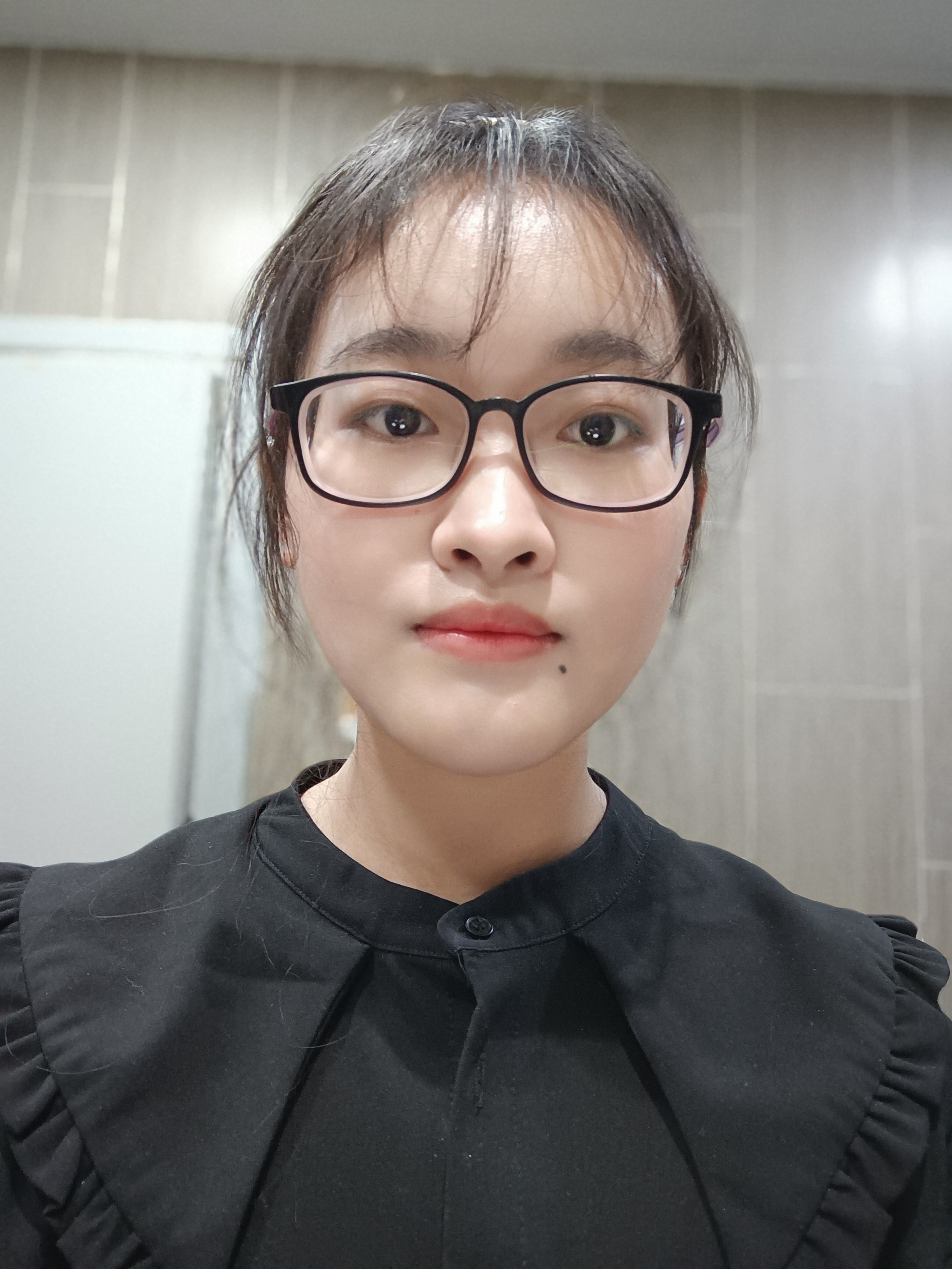 潘教员 照片