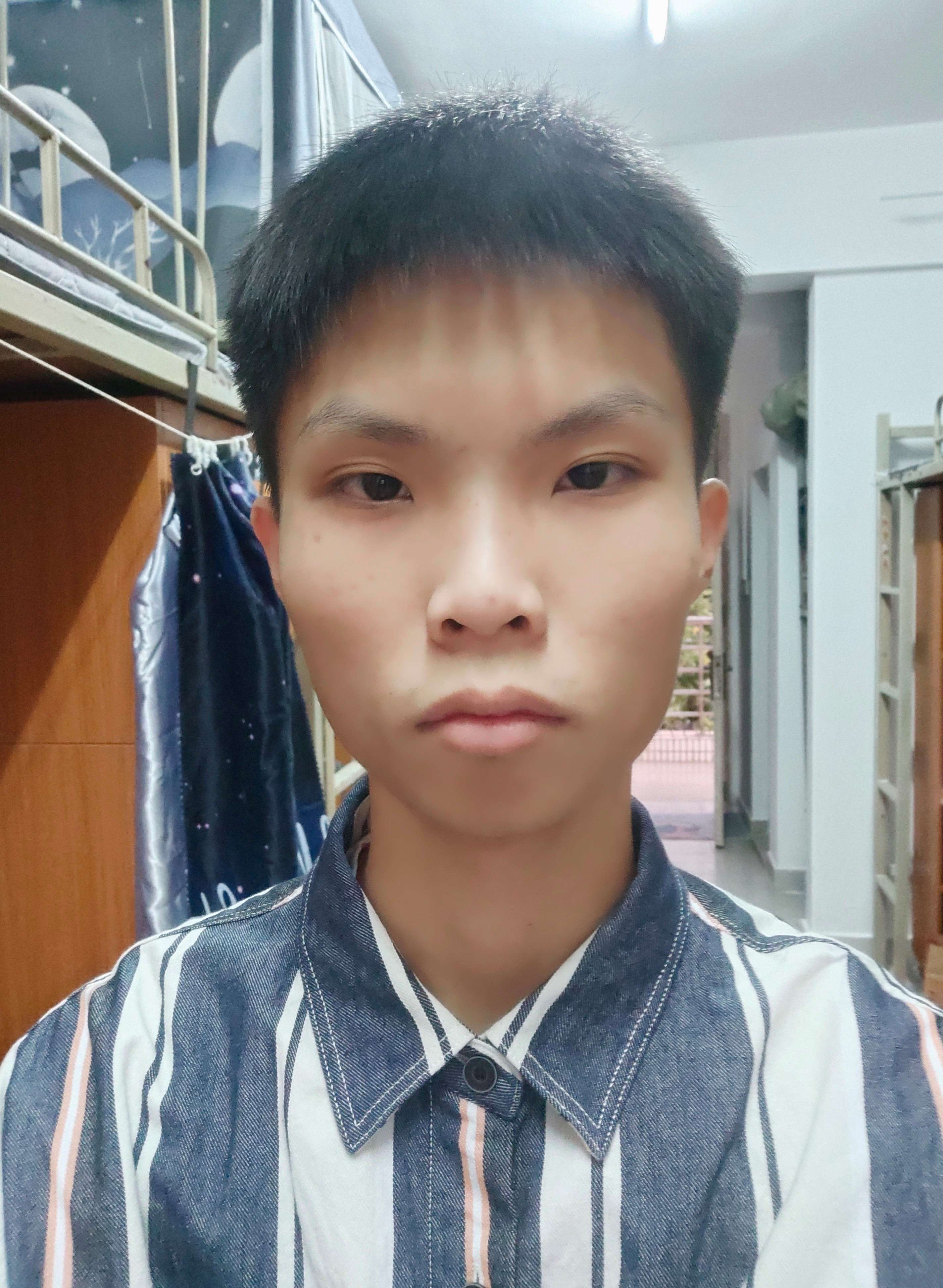 施教员 照片
