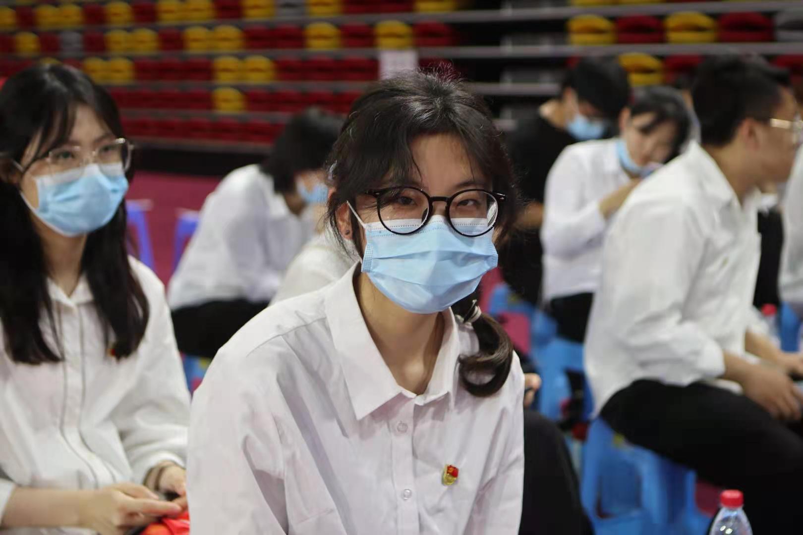 李教员 照片