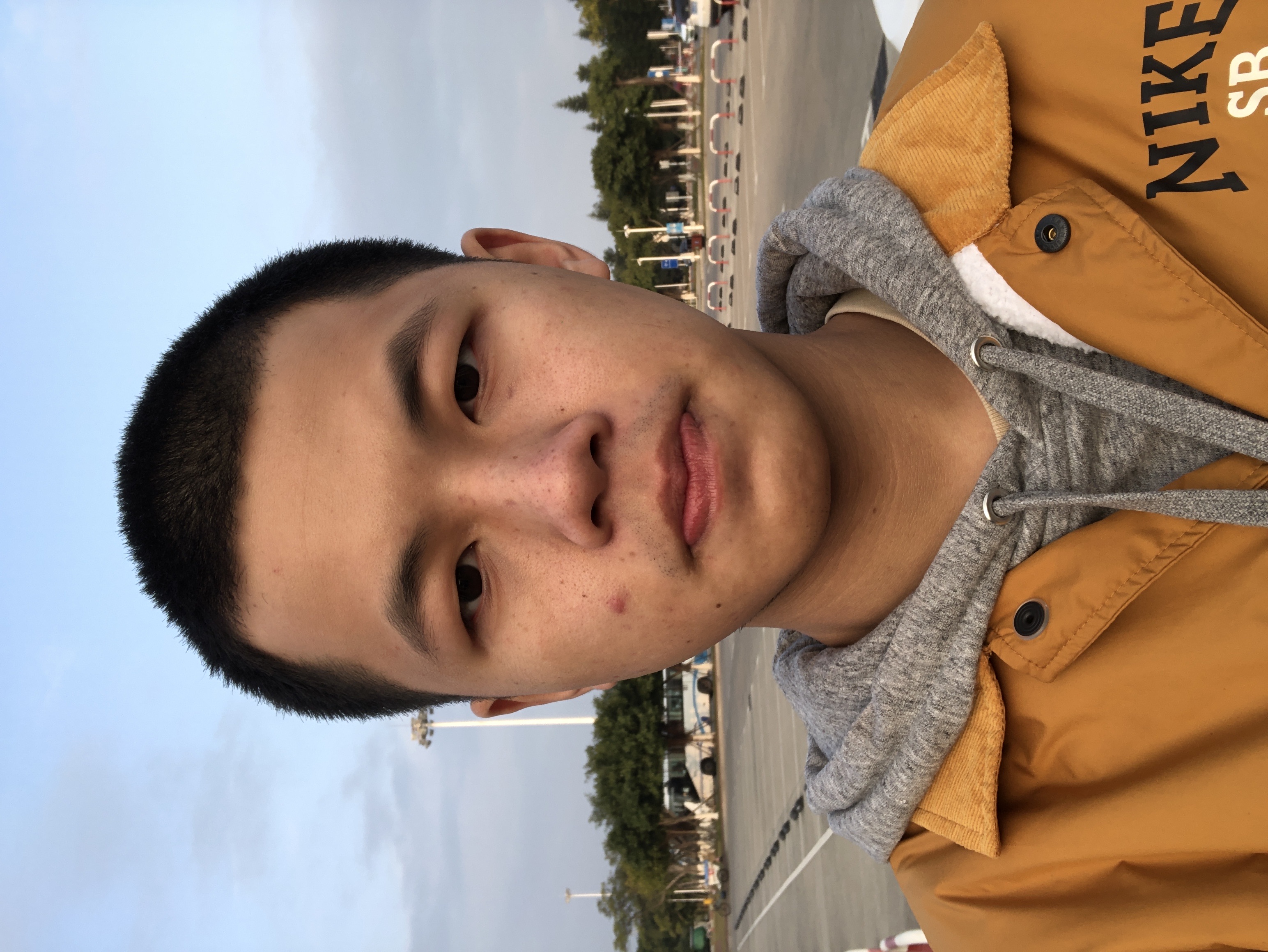 卢教员 照片