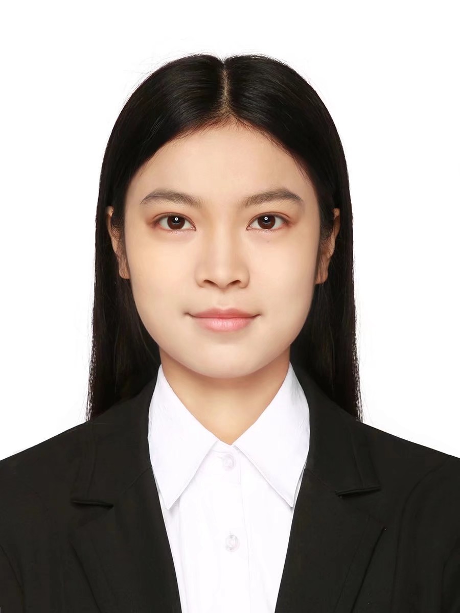 何教员 照片