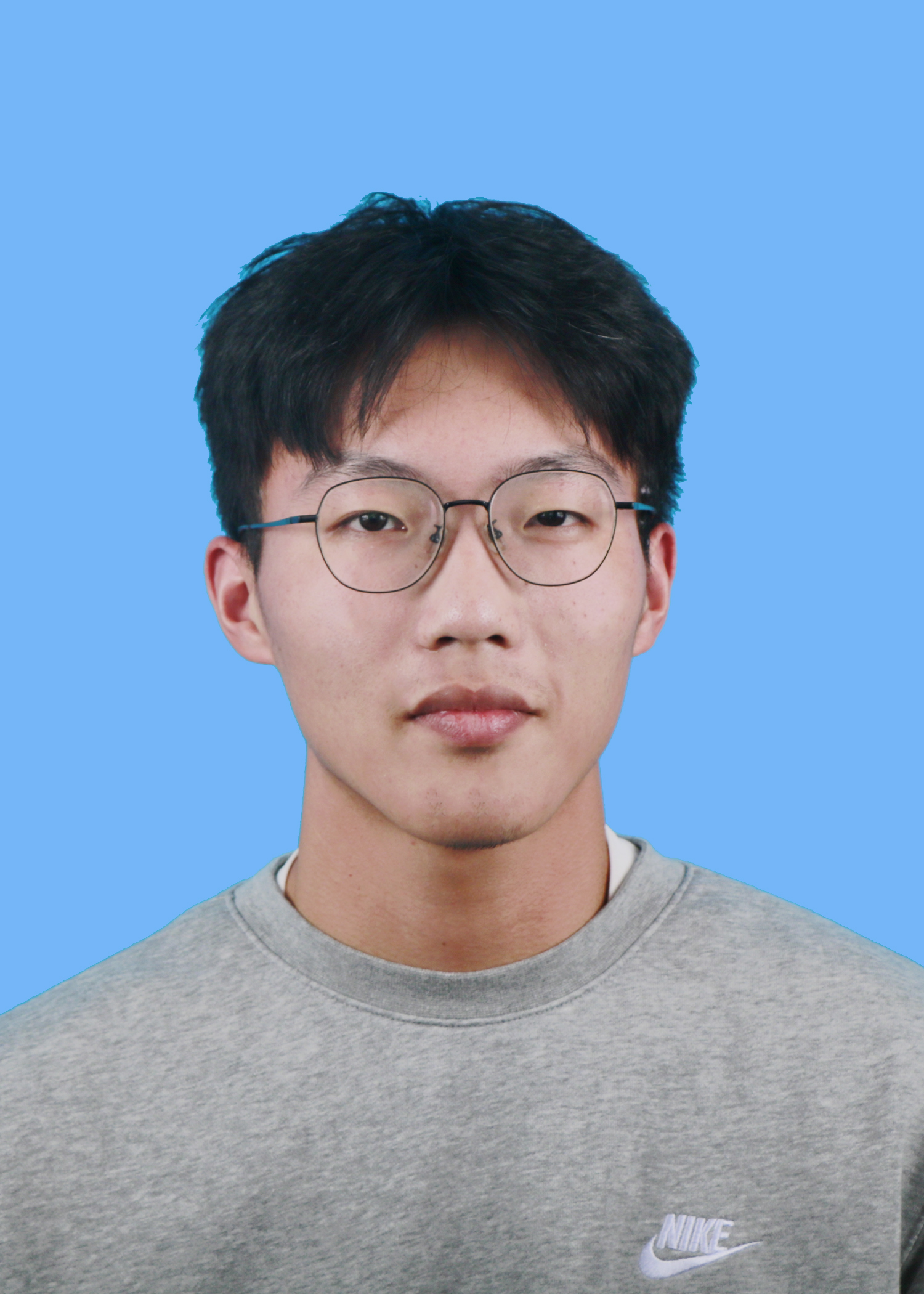 何教员 照片
