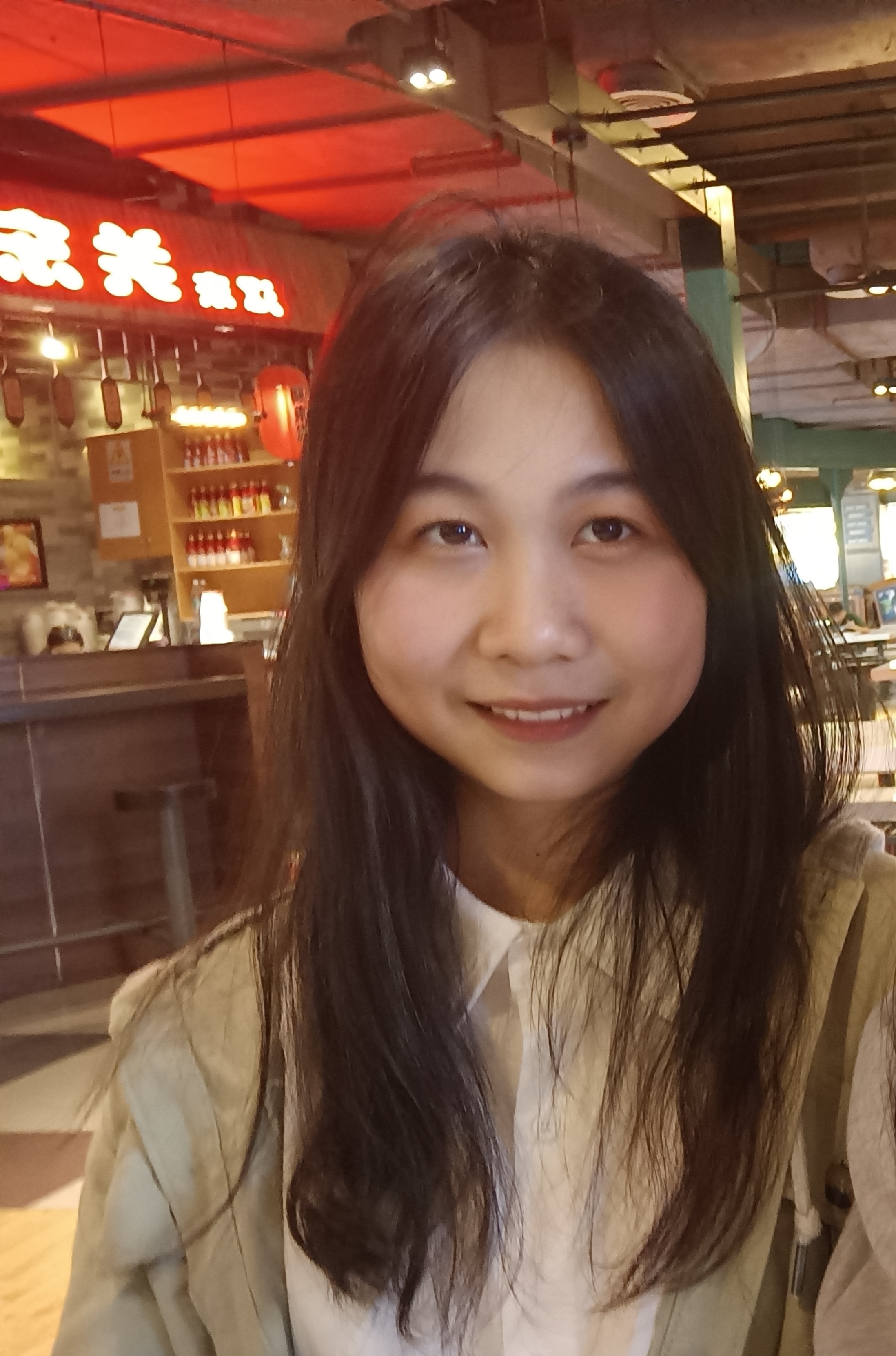 何教员 照片