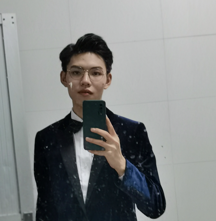李教员 照片