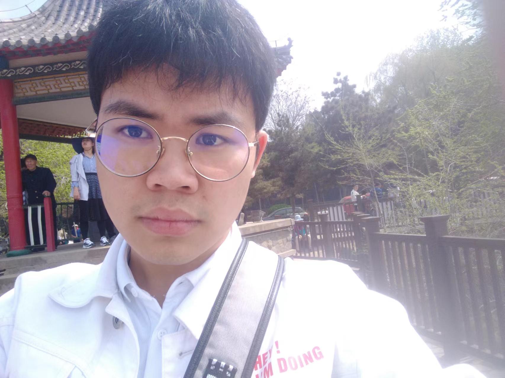 邓教员 照片