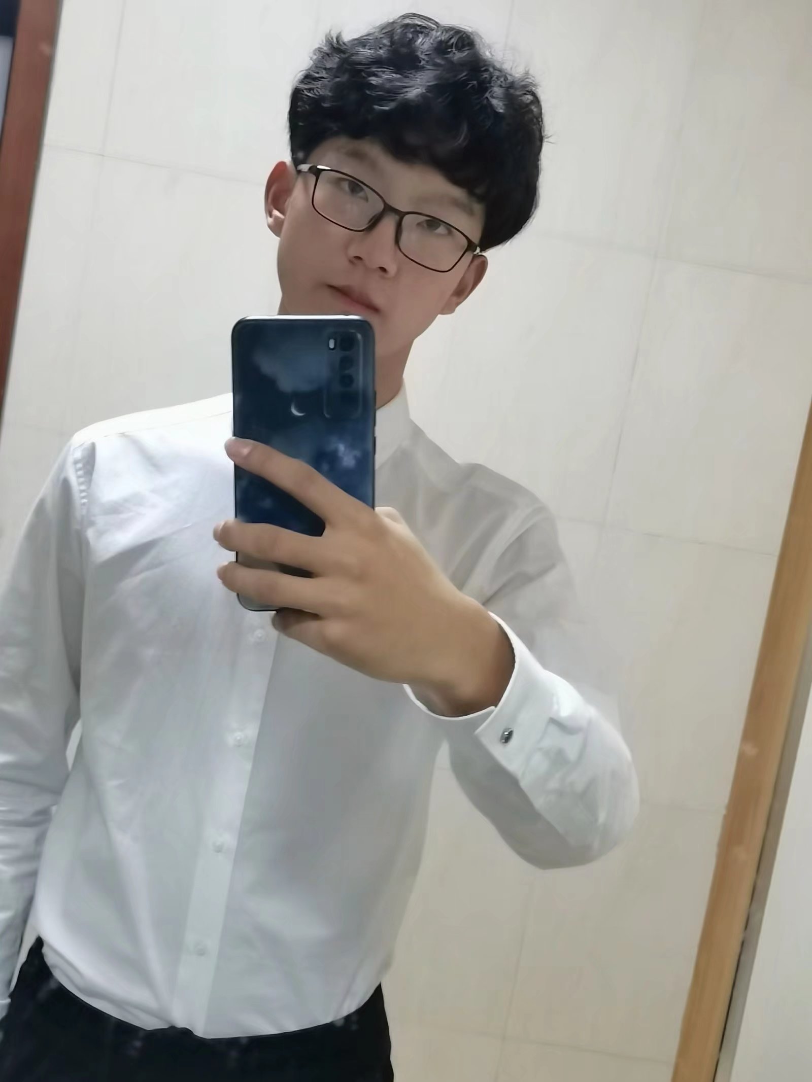 卢教员 照片