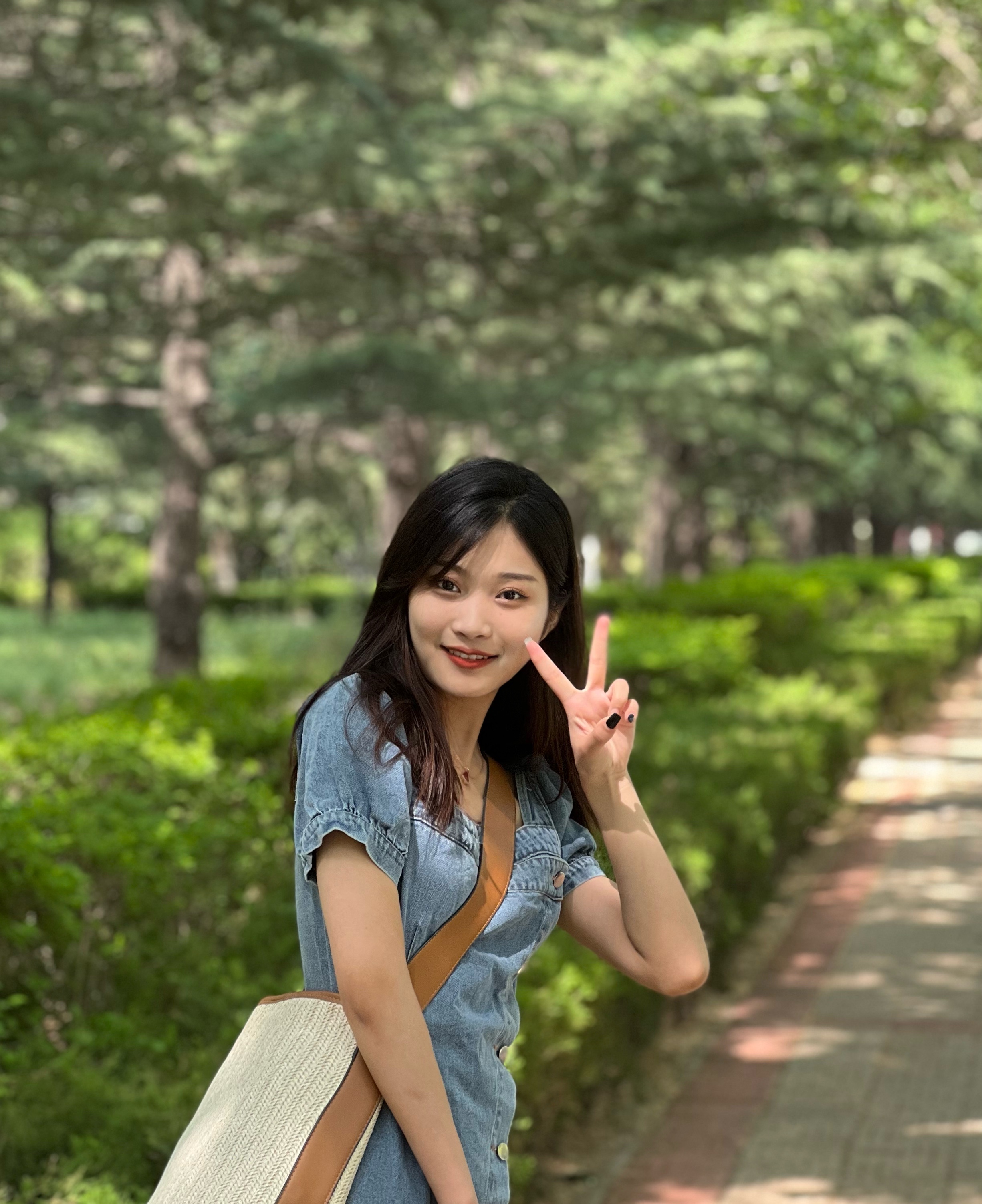 李教员 照片