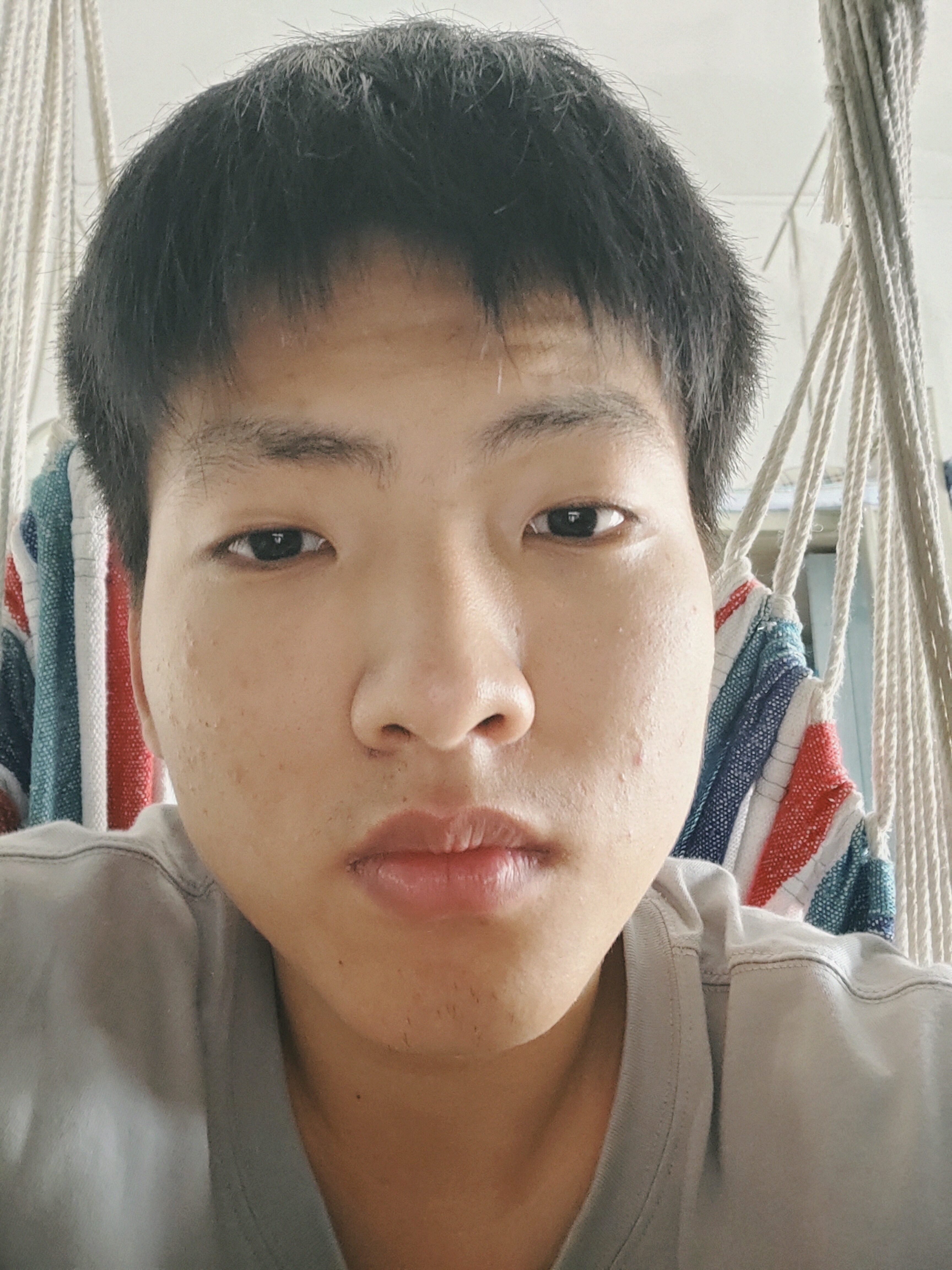 雷教员 照片