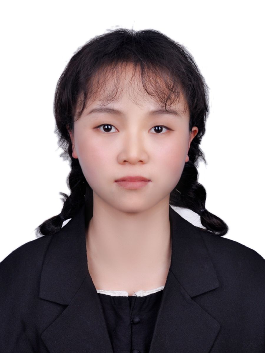 何教员 照片