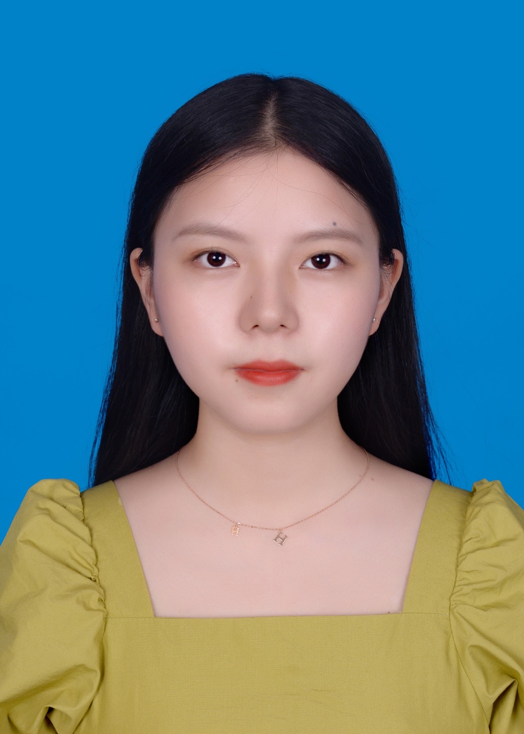 何教员 照片