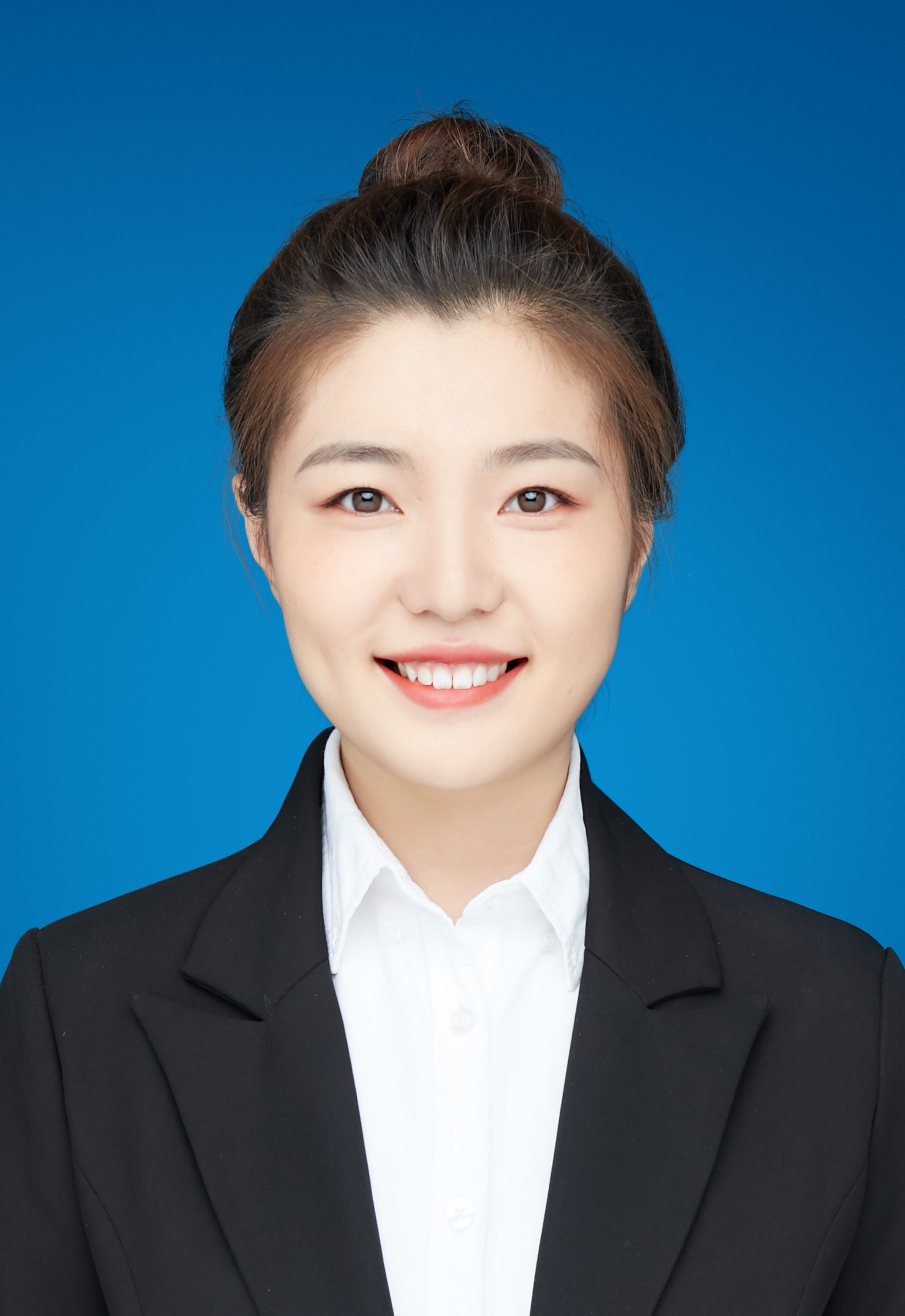 吕教员 照片