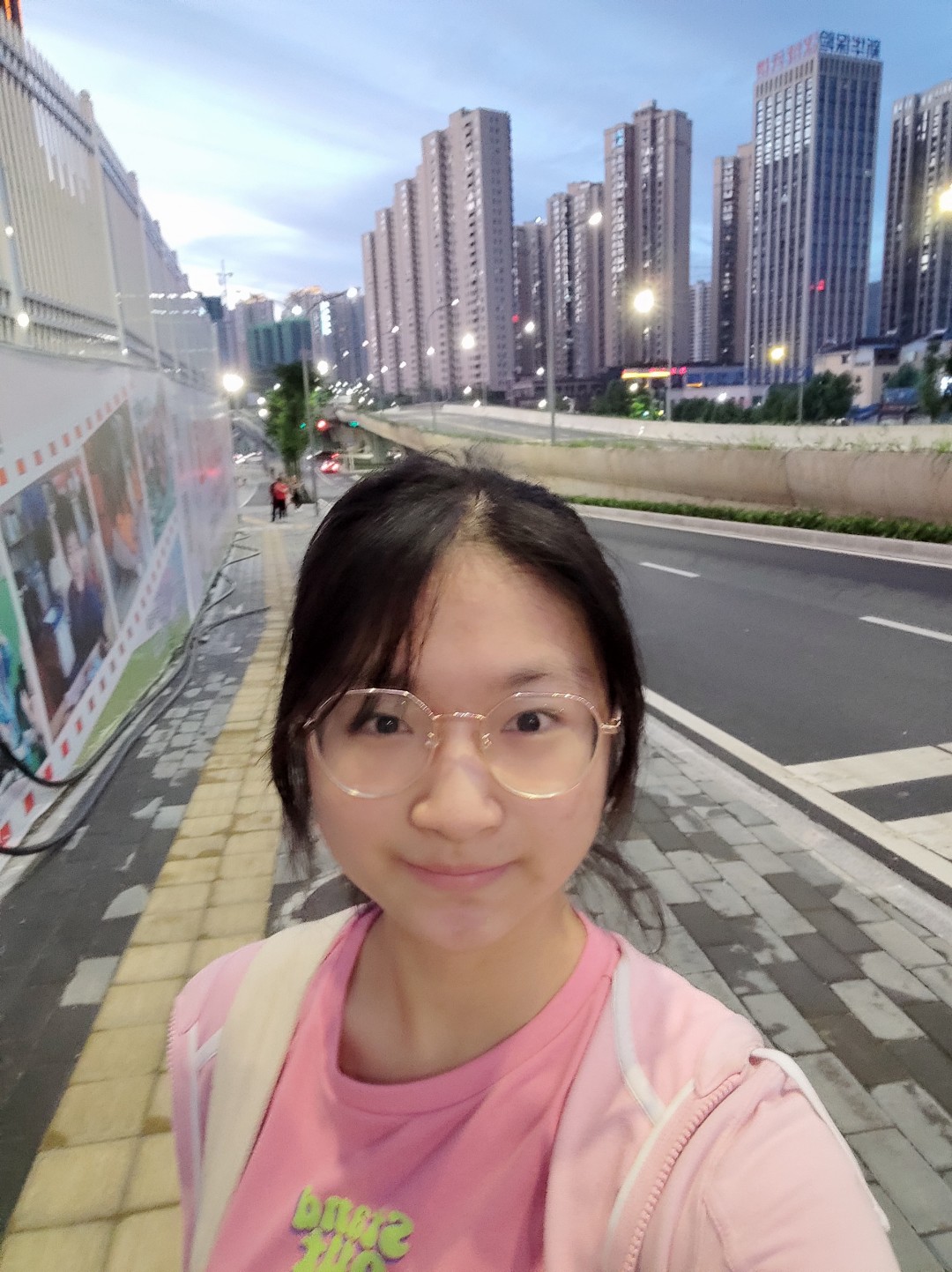 纪教员 照片