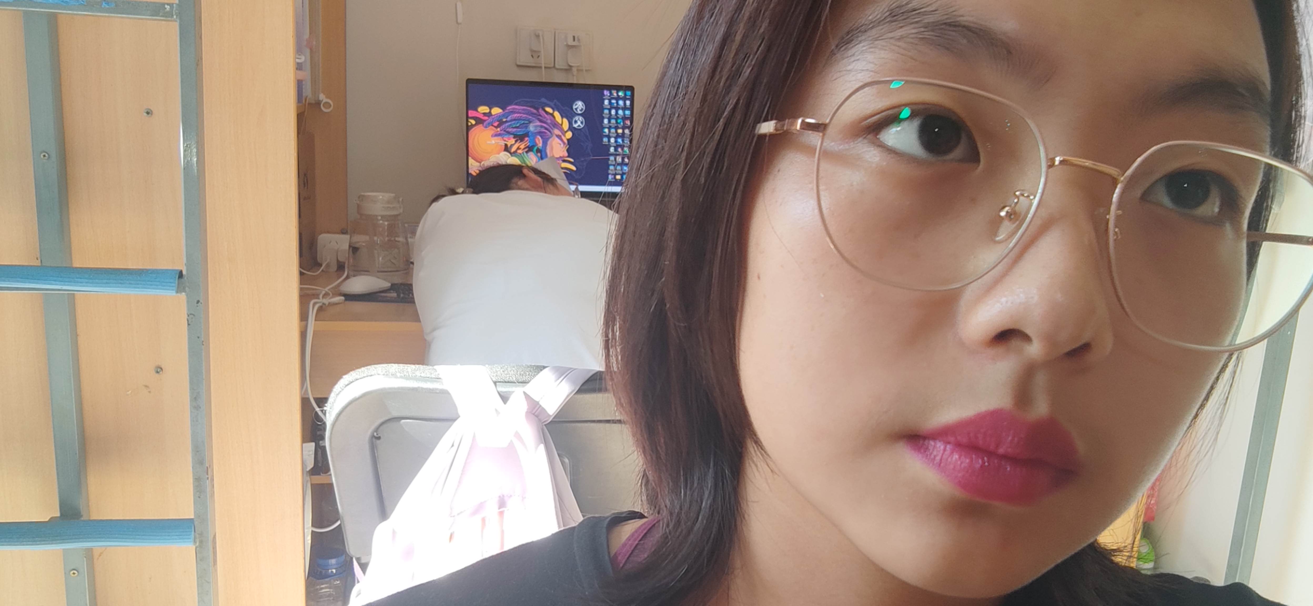 何教员 照片