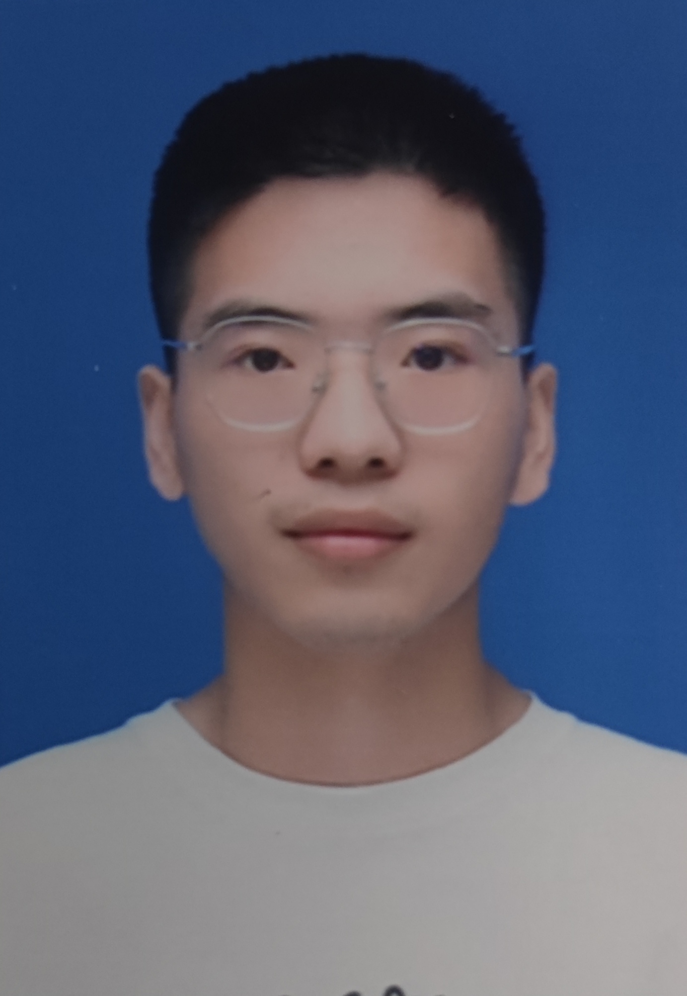 凌教员 照片