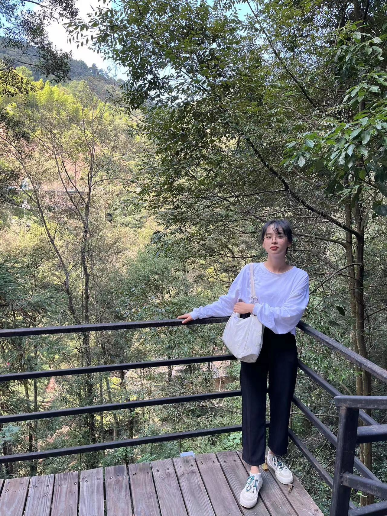 刘教员 照片