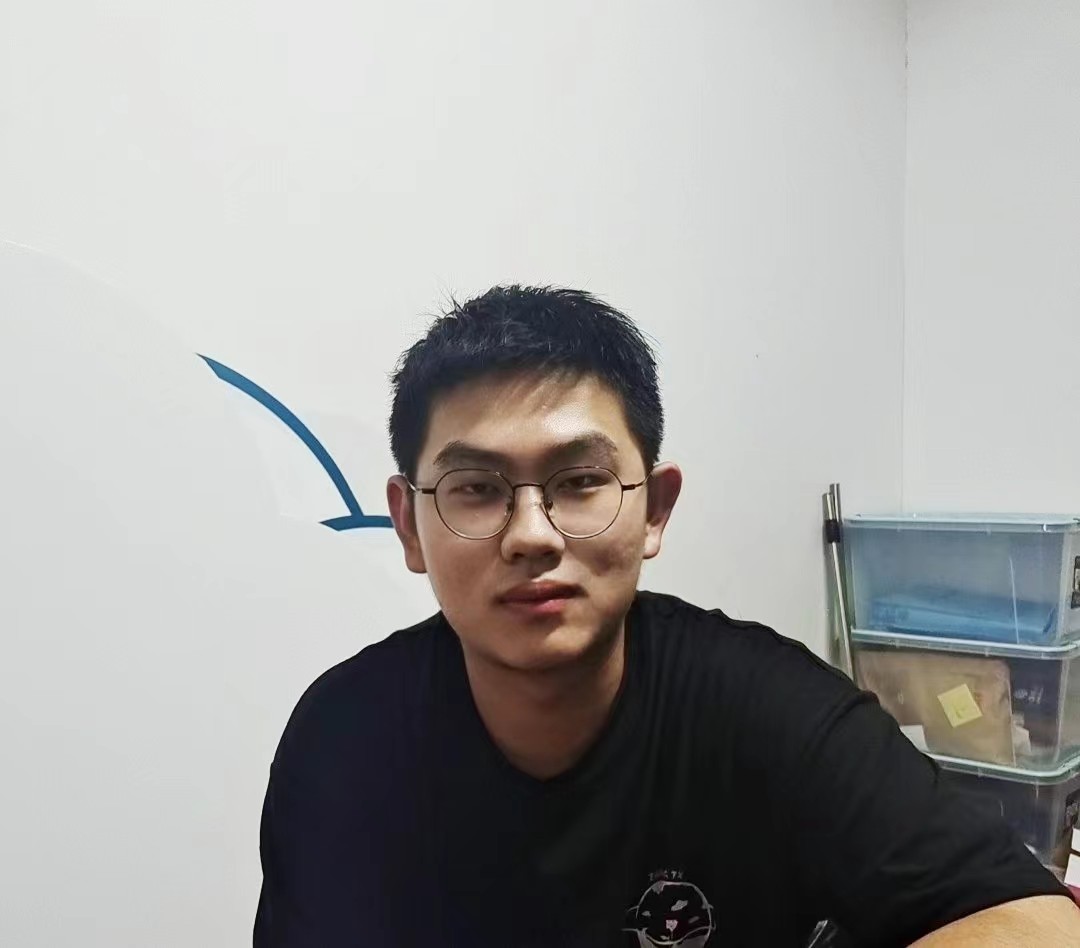 张教员 照片