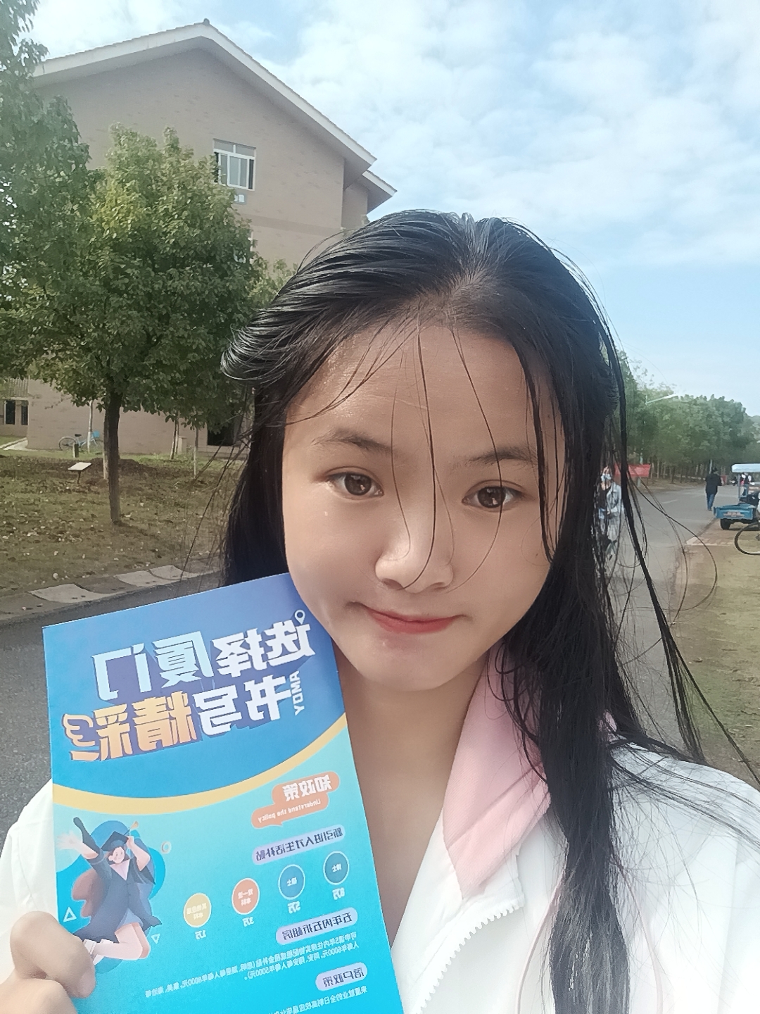 吕教员 照片