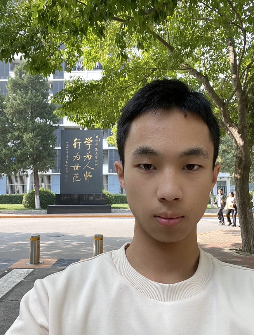 梁教员 照片