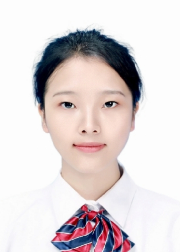 何教员 照片
