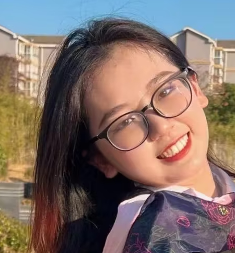 万教员 照片