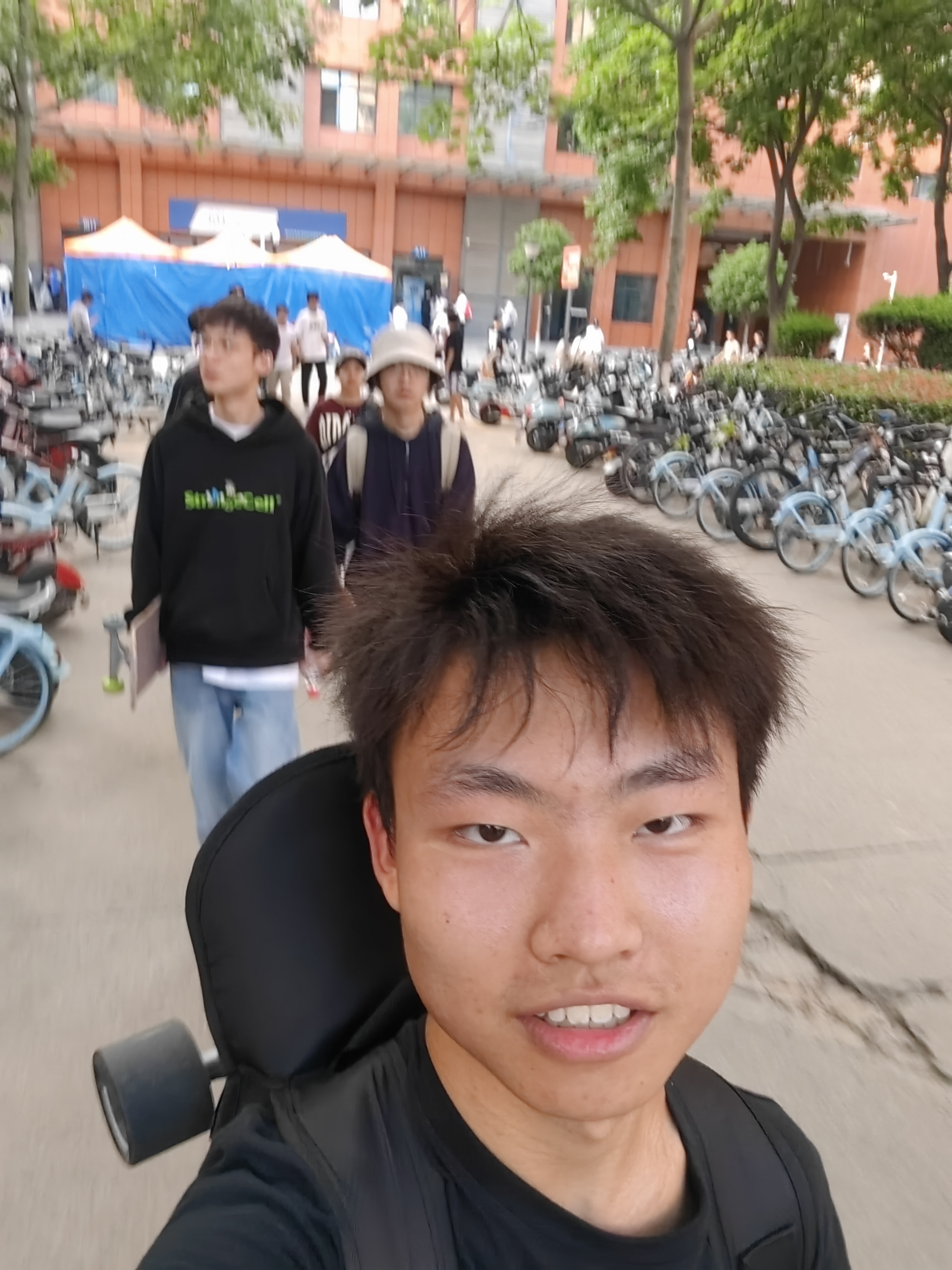 卢教员 照片