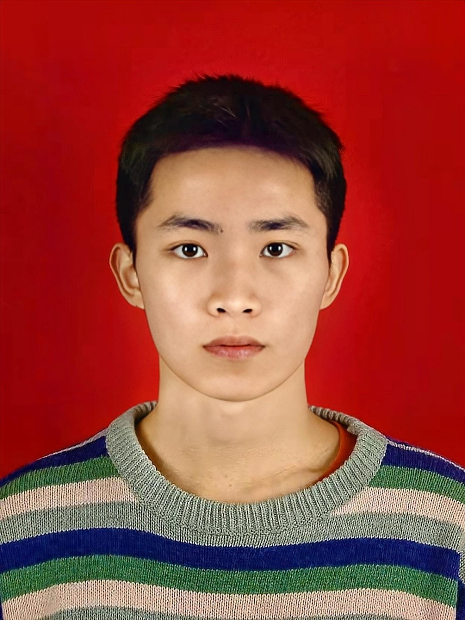 李教员 照片
