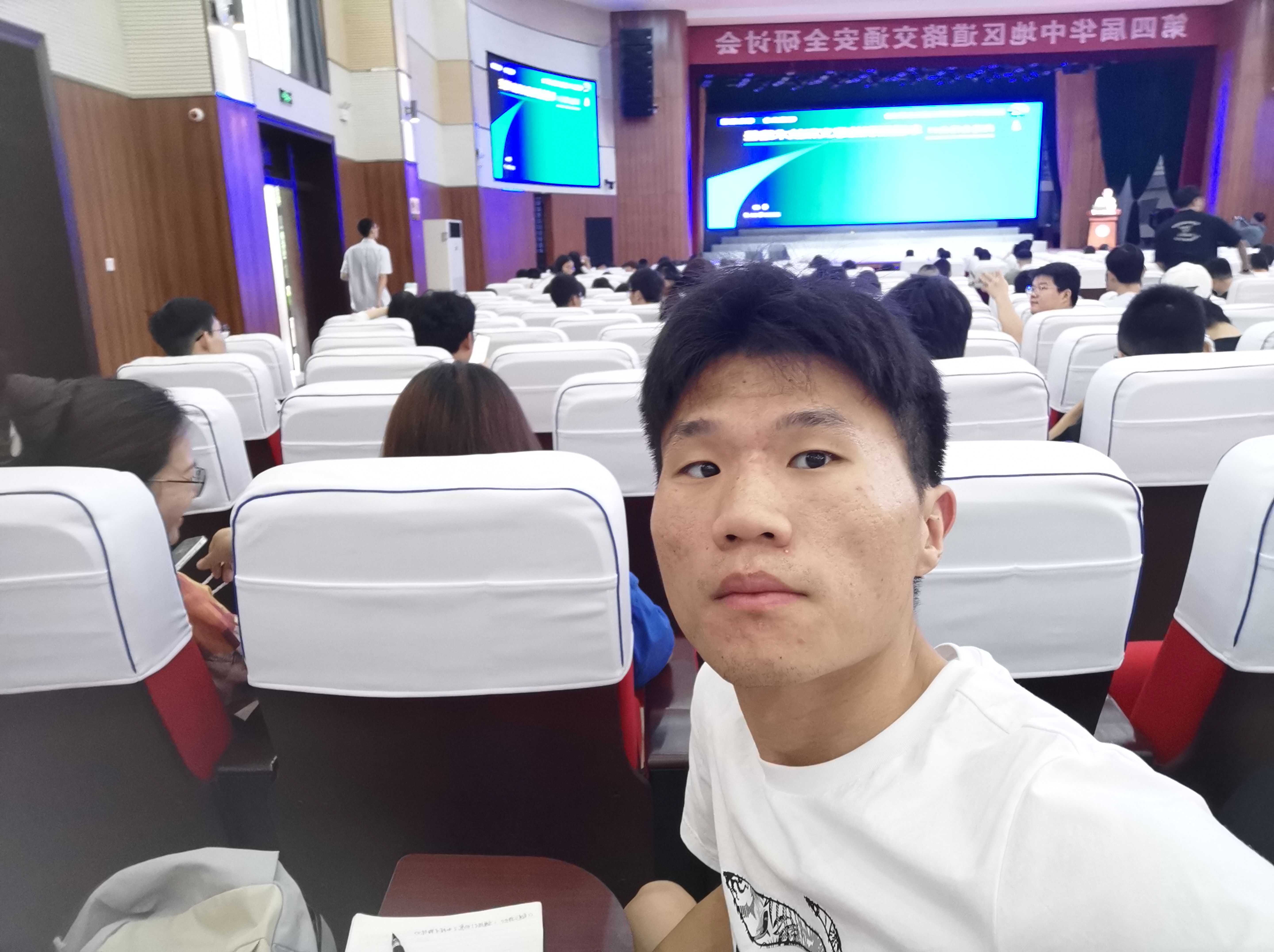 曹教员 照片