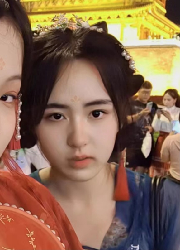 吕教员 照片