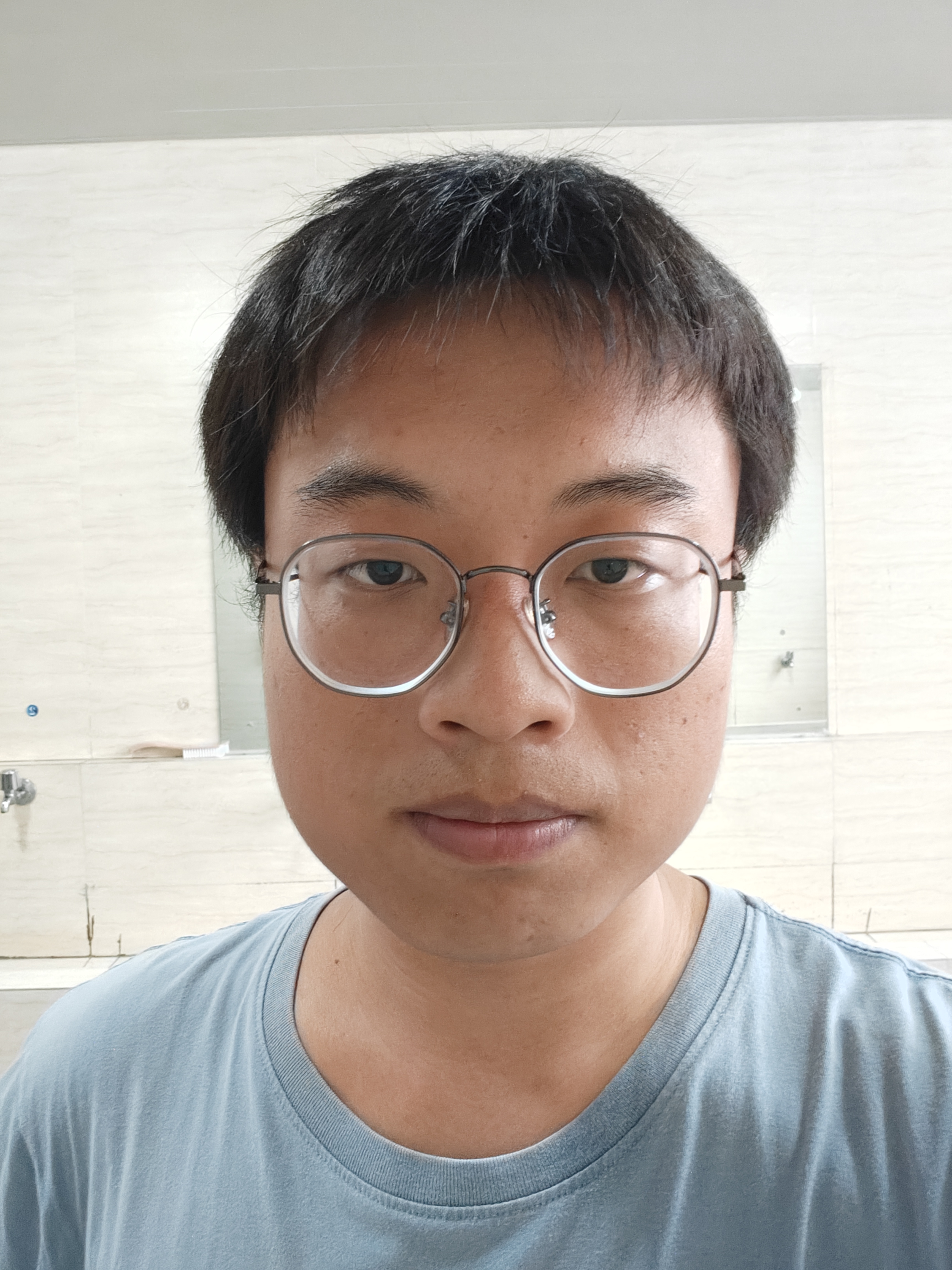 吴教员 照片