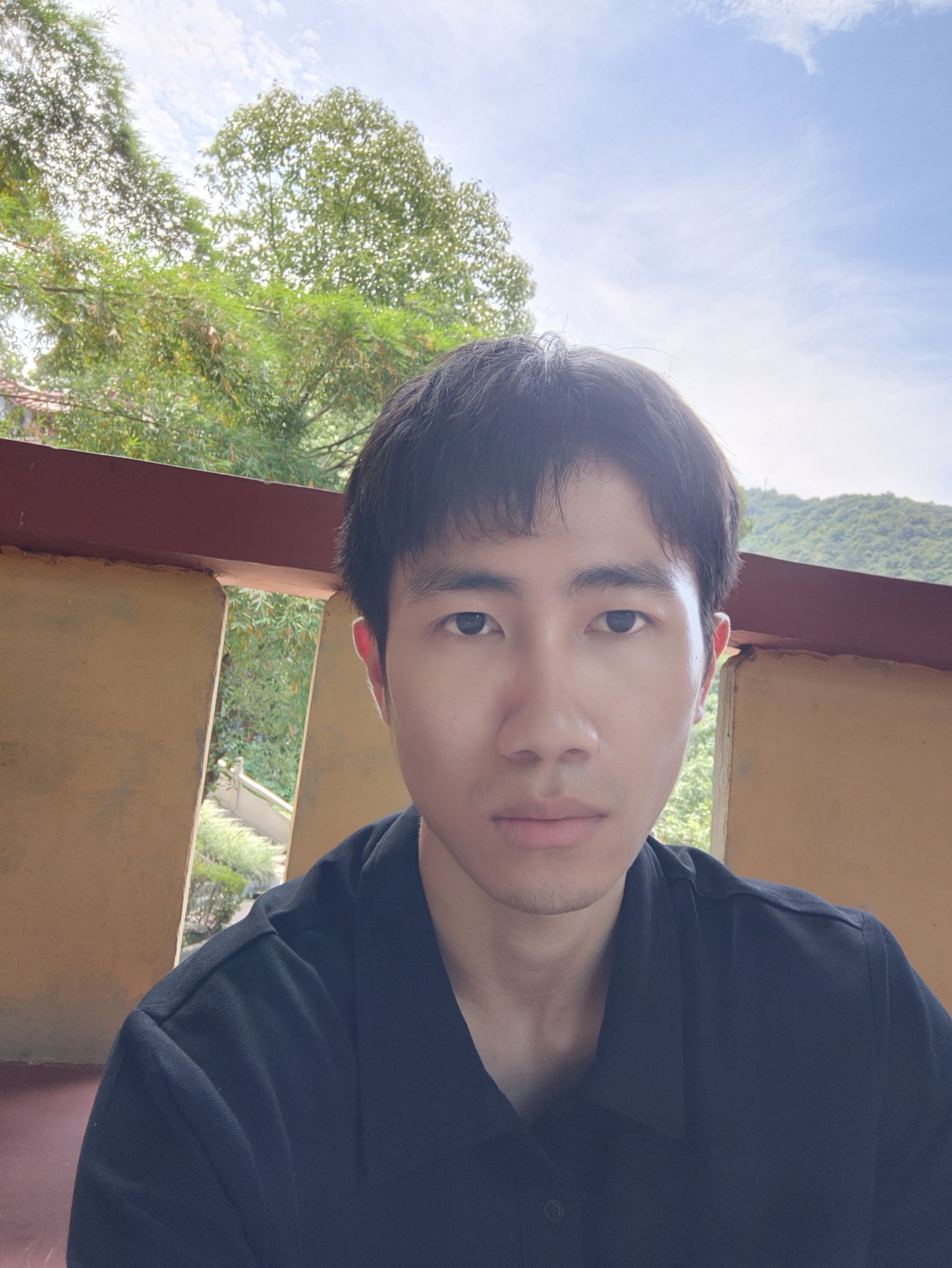 梁教员 照片