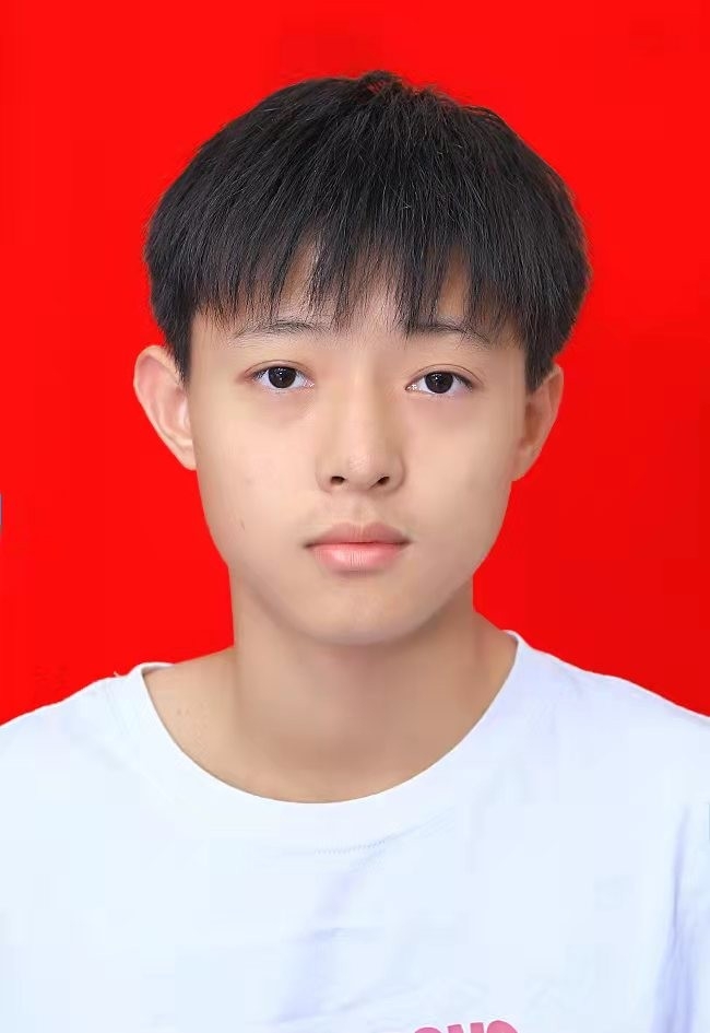 龙教员 照片