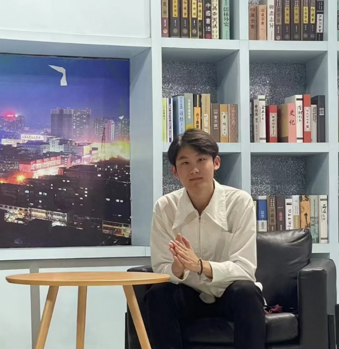 李教员 照片