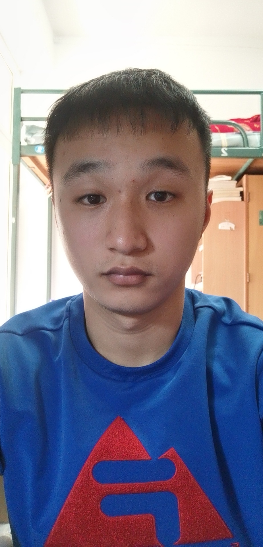 黄教员 照片