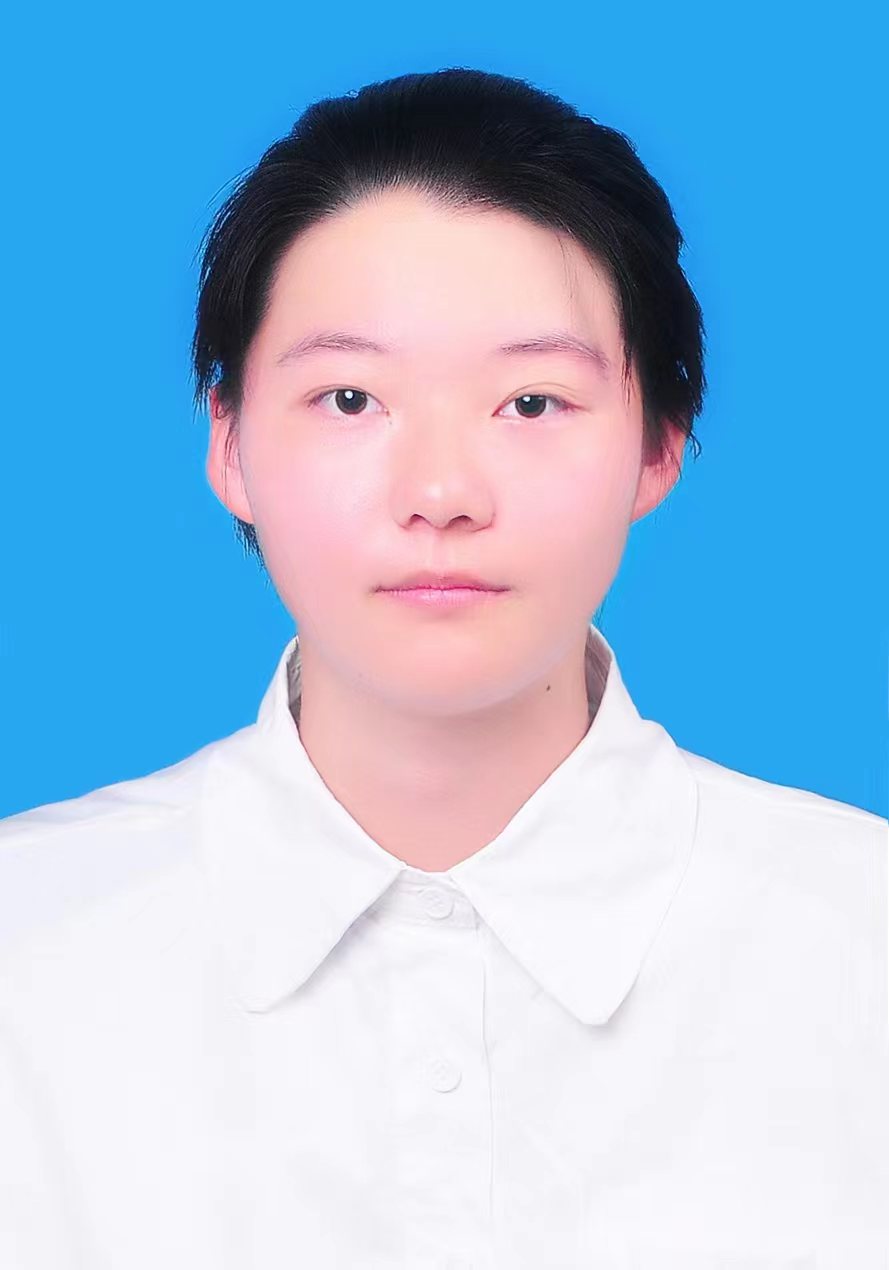 何教员 照片